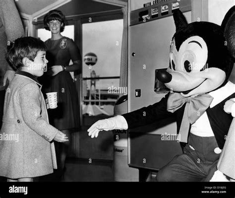 giocattolo microonde Europa mickey mouse 1960 Archeologo Perforare ...