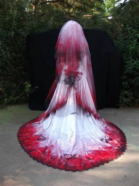 10 Creepily Mysterious Halloween Wedding Dress Ideas