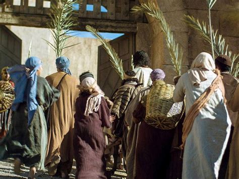 Free Bible images of Jesus riding triumphantly into Jerusalem on a ...