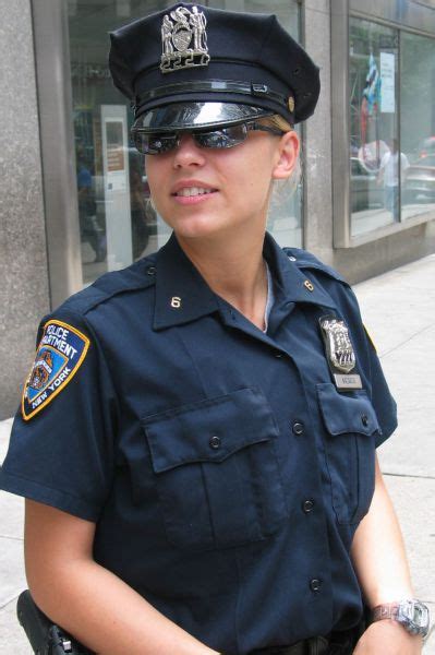 Beautiful women police officers who could also work as a model - 35 ...