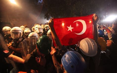 Turkey protests – demonstrators put up barricades | Metro News