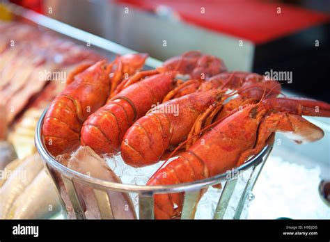 Fresh Seafood lobster in buffet restaurant or market Stock Photo - Alamy