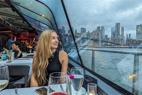 13 Things to Know BEFORE Booking a New York City Dinner Cruise