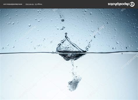 Ice Cube Pure Water Splash Isolated White — Stock Photo © VadimVasenin ...