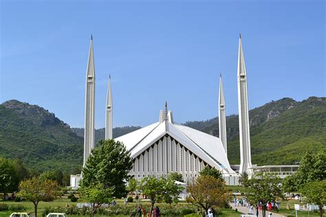 Faisal Mosque reopened for prayers after one day | Pakistan Today