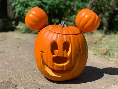 How to carve a Disney Mickey Halloween pumpkin - a beginner’s guide ...