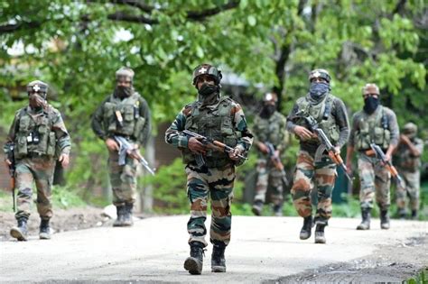 India launches major Kashmir anti-militant operation - BBC News