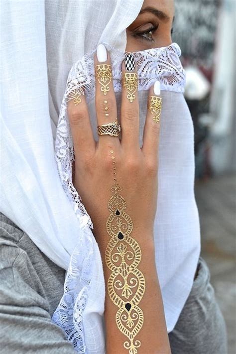 40 Temporary Metallic Tattoos that are in Trend