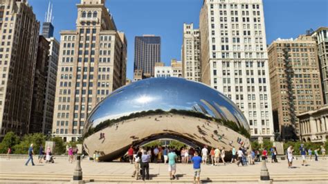 9 Reflective Facts About Chicago's 'Cloud Gate' | Mental Floss