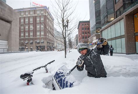 Two feet of snow could hit region by early Tuesday - The Boston Globe