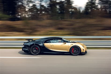 Photos: 2022 Bugatti Chiron Super Sport in New Colors - Gold and Black ...