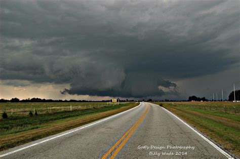 Billy Wade -Tornado warned Supercell with an amazing Wall Cloud near ...