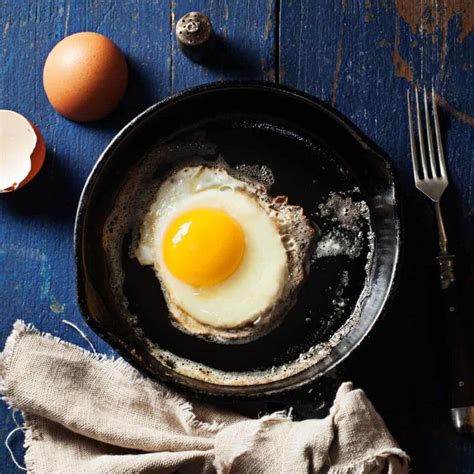 About cooking eggs in cast iron skillets