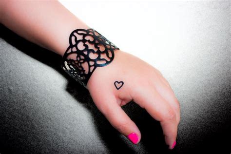 The 25+ best Heart tattoo on hand ideas on Pinterest | Tattoos of ...