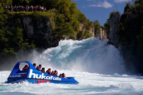 Lake Taupo Hukafalls fast jet boat ride to Taupo's Huka Falls