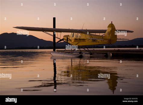 Piper Cub on Floats docked at the Seaplane Splash-In, Lakeport ...