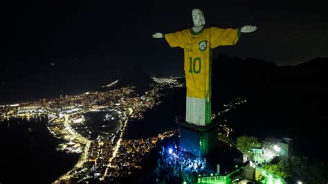 Rio's Christ the Redeemer statue dons Pele's shirt on anniversary of ...