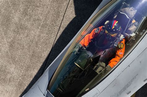 F-16V cockpit. [2048x1362] : r/MilitaryPorn