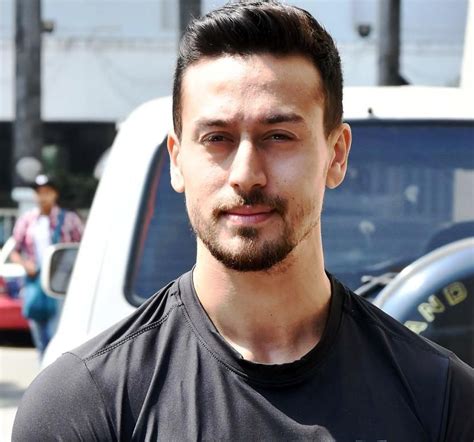 Tiger Shroff Wiki, Age, Height, Girlfriend, Family, Biography & more ...