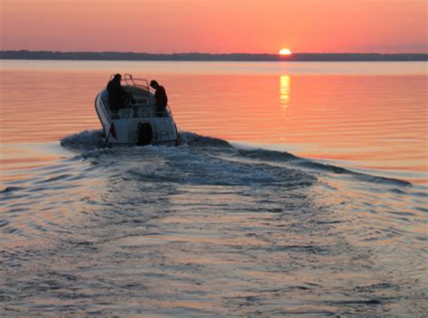 Speedboat In Sunset Stock Photo - Download Image Now - Lake, Nautical ...