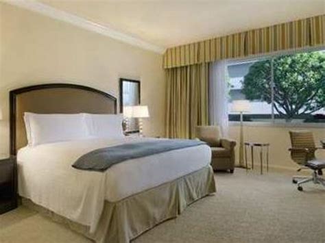 The Beverly Hilton Hotel in Los Angeles (CA) - Room Deals, Photos & Reviews