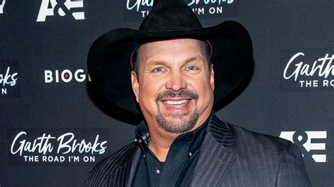 Garth Brooks announces new Las Vegas residency, 'Garth Brooks/PLUS One ...