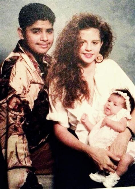 VERY RARE - selena gomez as baby with mom and dad | selena gomez family ...