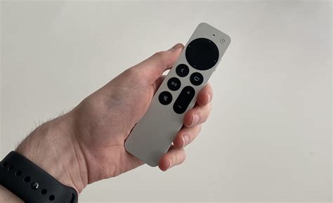 Review: The new Apple TV remote makes everyone happy - 9to5Mac