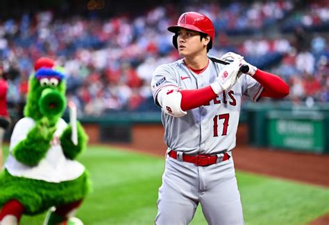 Shohei Ohtani helping donate 60K baseball gloves to Japanese schools ...