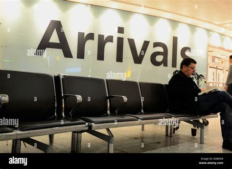 Heathrow terminal 3 arrivals hi-res stock photography and images - Alamy