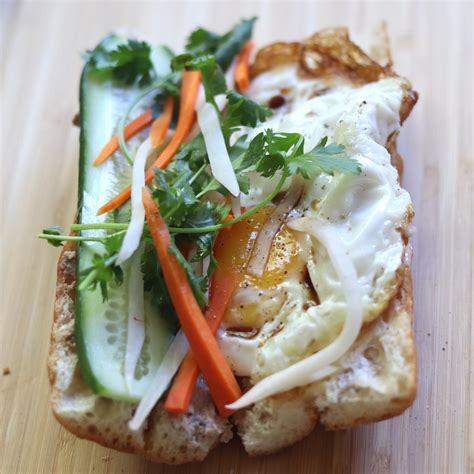 Bánh Mì Trứng ốp la | Crispy Fried Egg Banh Mi — Chef Tu David Phu ...