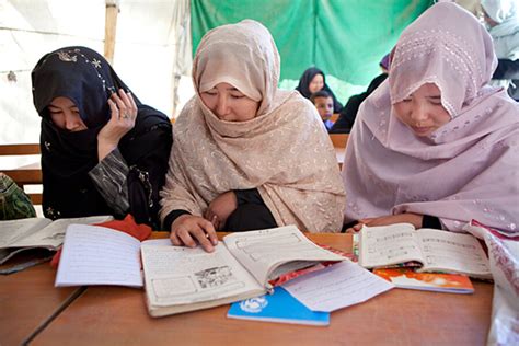 Afghan girls and women embrace education - CSMonitor.com