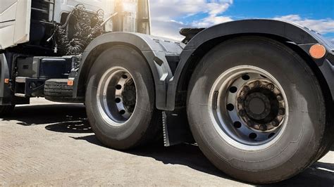 What Are The Average Miles Semi-truck Tires Last?