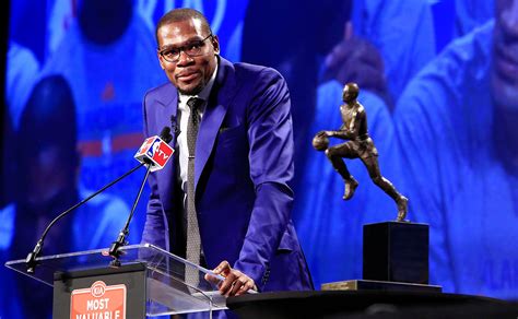 Kevin Durant debuts shoe based on his MVP speech suit (VIDEO) | FOX Sports