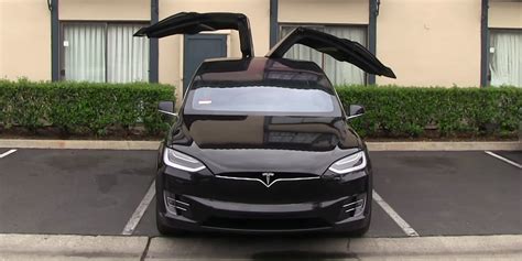 Tesla Model X Falcon Wing doors update - Business Insider