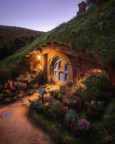 Hobbiton is as Cozy as it gets. | Hobbit house, Fantasy landscape, The ...