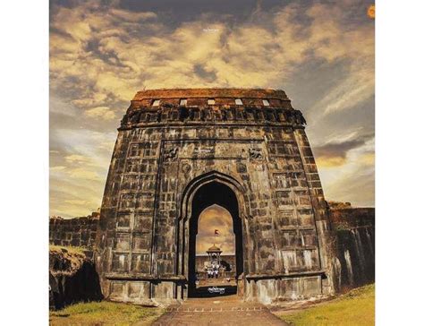 Historical Raigad Fort, the capital of Chhatrapati Shivaji Maharaj to ...