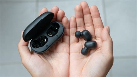 Best Wireless Earbuds 2021: Reviews & Buyer’s Guide