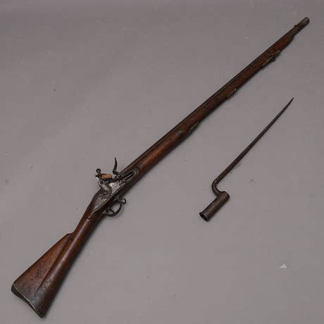 Flintlock rifle with bayonet, Tower, England, 17/1800s. Weapons ...