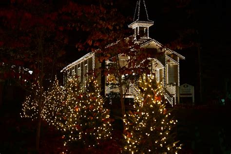 Top 5 Things You’ll Love About Christmas at Dollywood – Grand Smokies ...