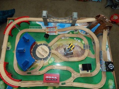 Thomas the Tank Engine Wooden Railway Track Layout with Roundhouse Sounds