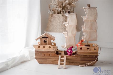 Wooden Pirate Ship - Qtoys - Learning through Play