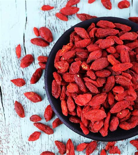 15 Benefits of Goji Berries, Nutrition, Side Effects, & Dosage