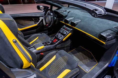 Lamborghini Huracan Performante Spyder drops top in Geneva - Autodevot