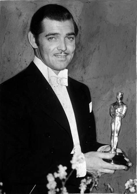 Clark Gable poses with his best actor Oscar for "It Happened One Night ...