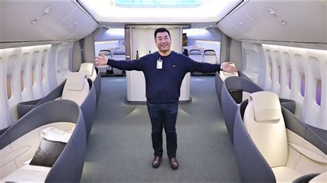 Inside the NEWEST Boeing 747 (Boeing Customer Experience Center) - YouTube