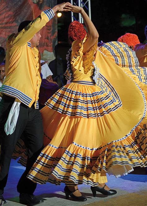 Dominican Dance: Merengue and Bachata | Moon Travel Guides