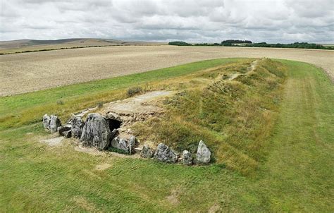 West Kennet long barrow, Avebury, England. Prehistoric Neolithic ...