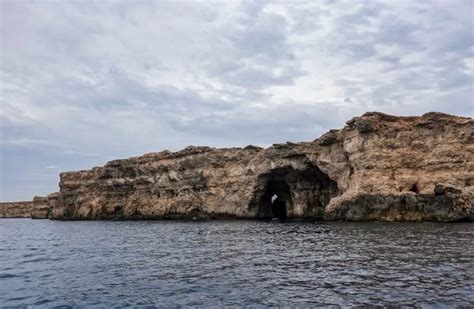 Comino Walk: The Ultimate Guide To This Epic Island Loop