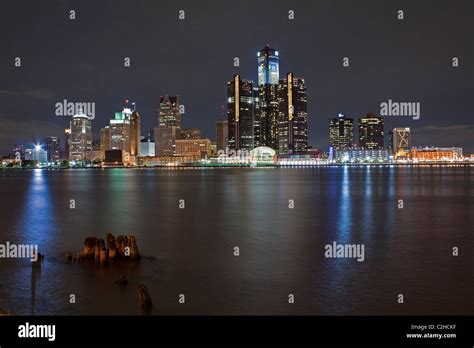 Detroit Skyline from Windsor, Canada Stock Photo - Alamy